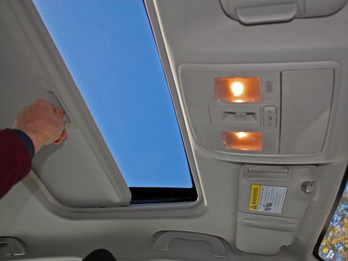 Used 2018 MAZDA MAZDA3 Touring image 29