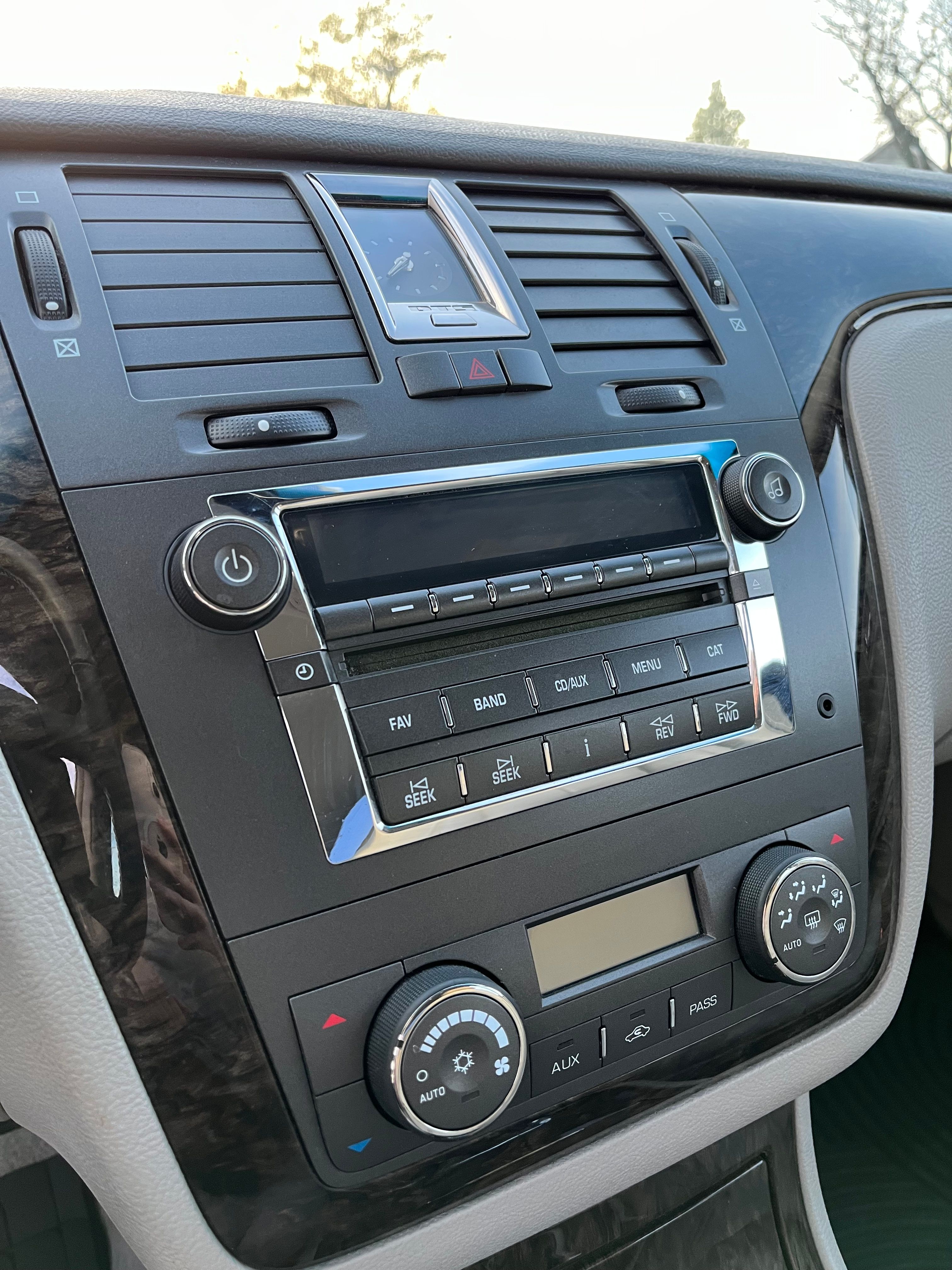 Used 2008 Cadillac DTS FWD image 29