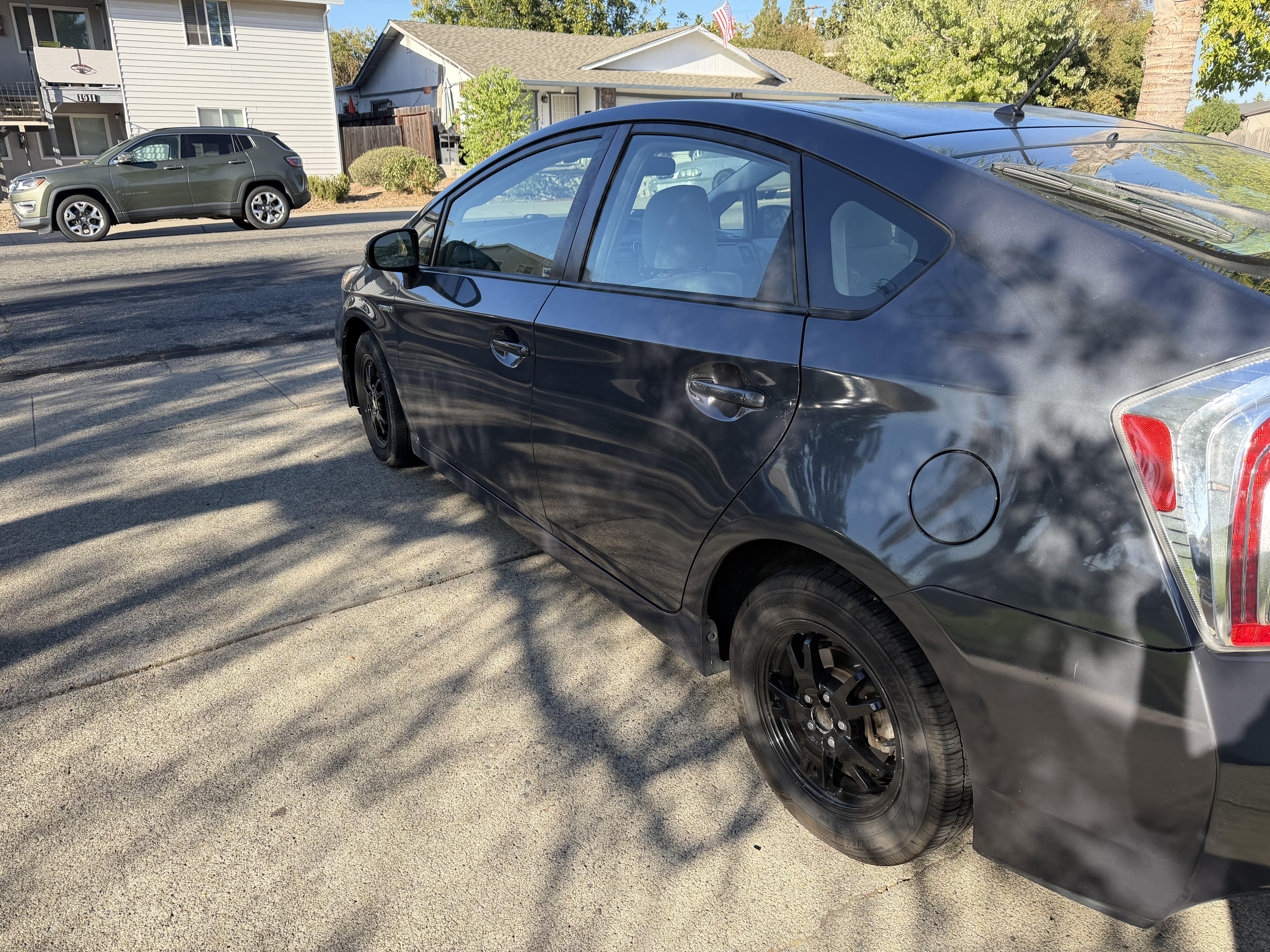 Used 2012 Toyota Prius Two w/ Preferred Accessory Pkg FWD image 5