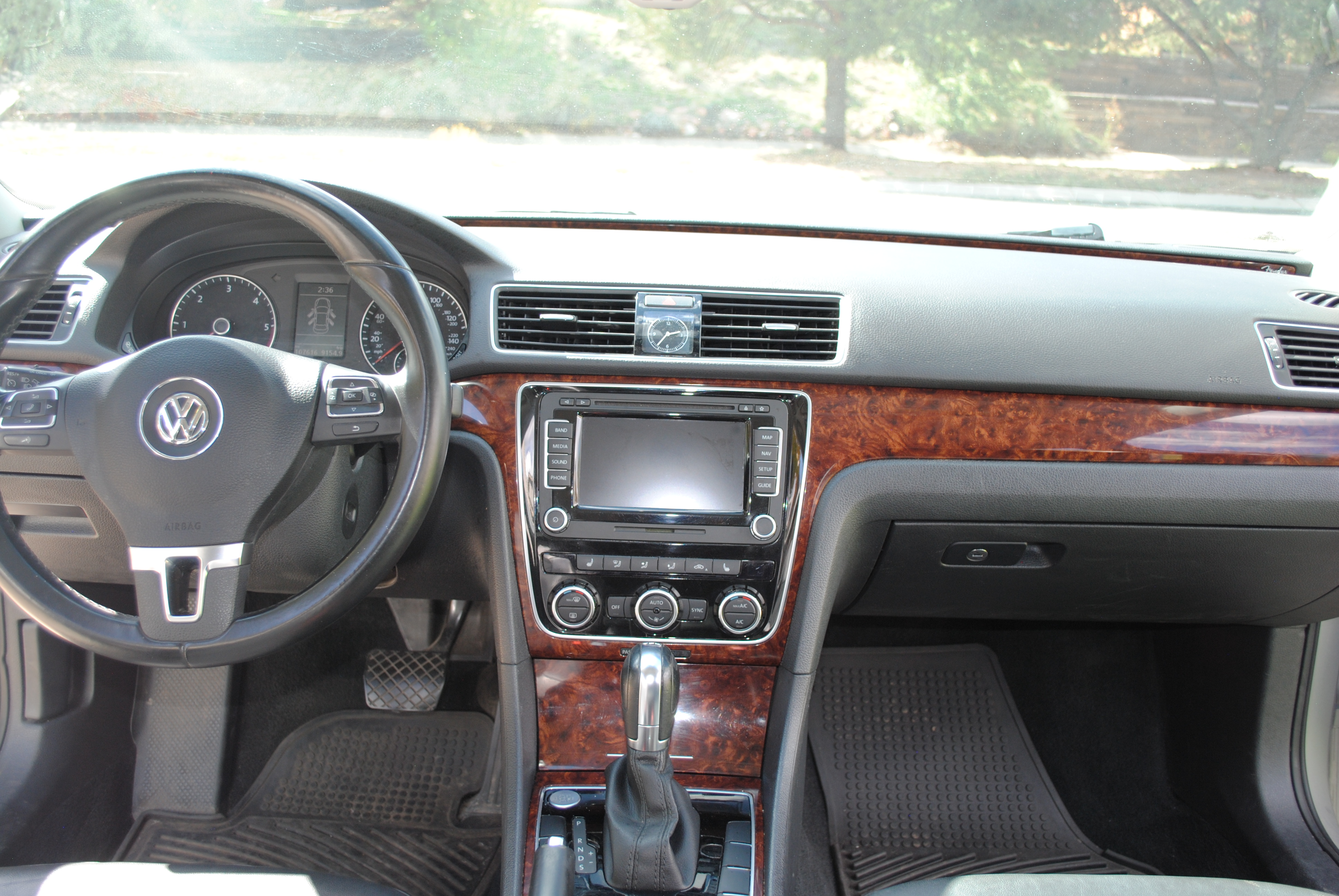 Used 2013 Volkswagen Passat TDI SEL Premium FWD image 12