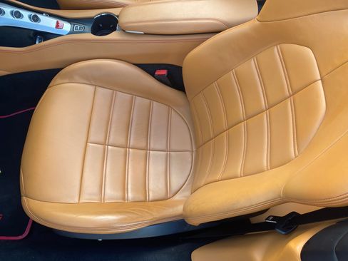 Used 2015 Ferrari California T image 31