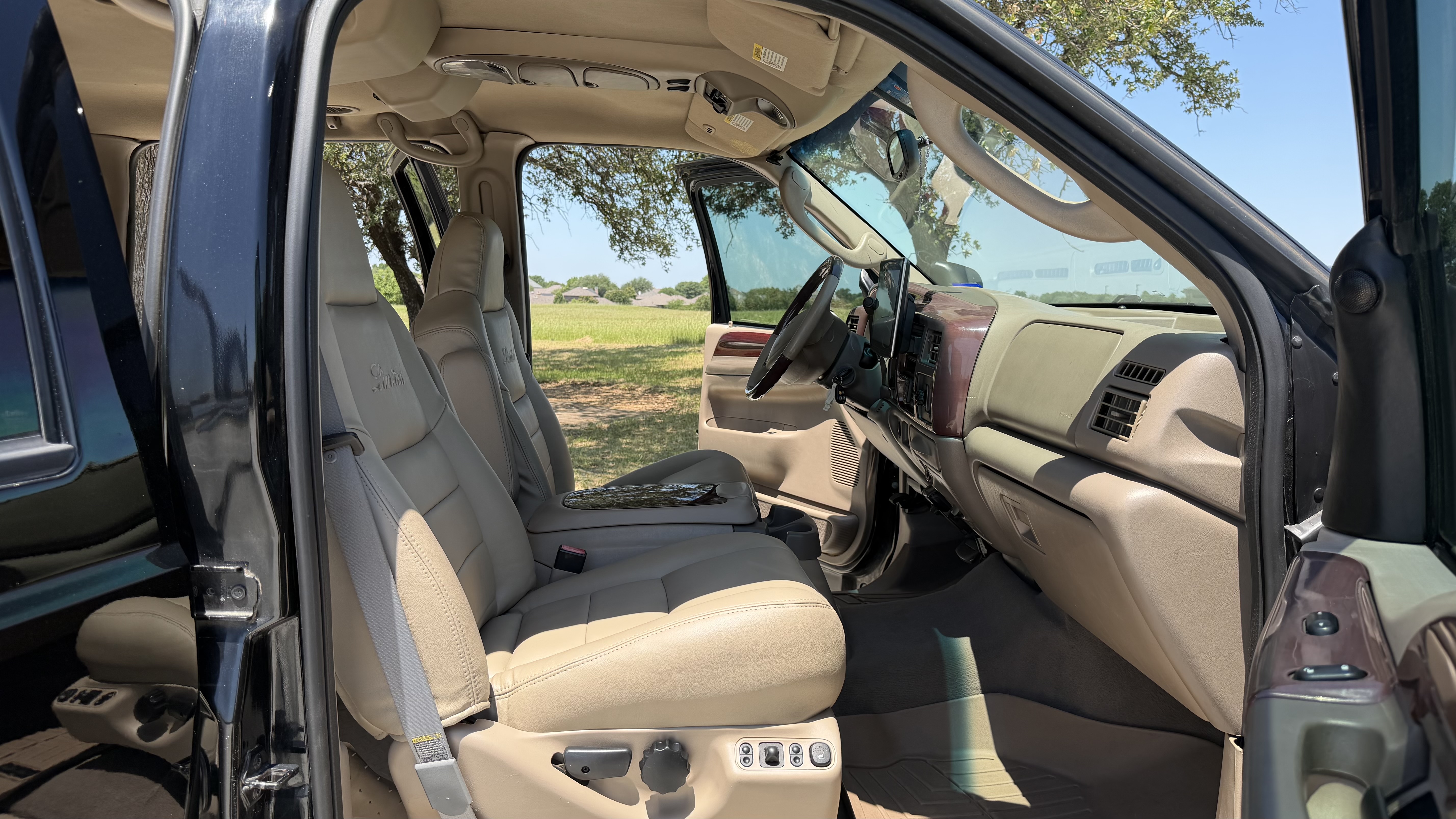 Used 2004 Ford Excursion Limited AWD/4WD image 26