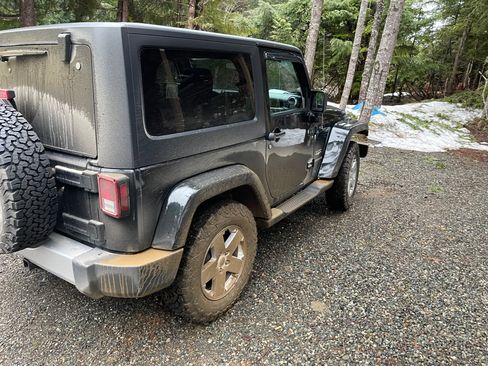 Used 2012 Jeep Wrangler Sahara w/ Connectivity Group AWD/4WD image 10