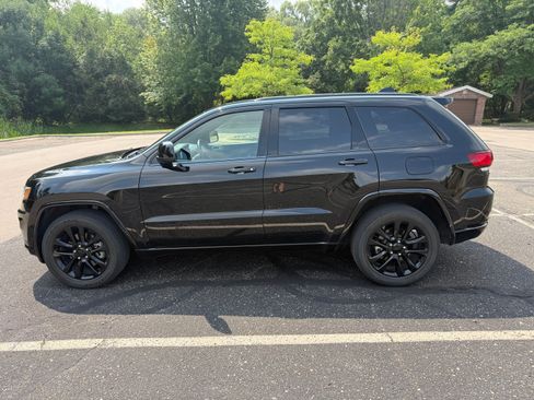 Used 2021 Jeep Grand Cherokee Laredo X AWD/4WD image 9