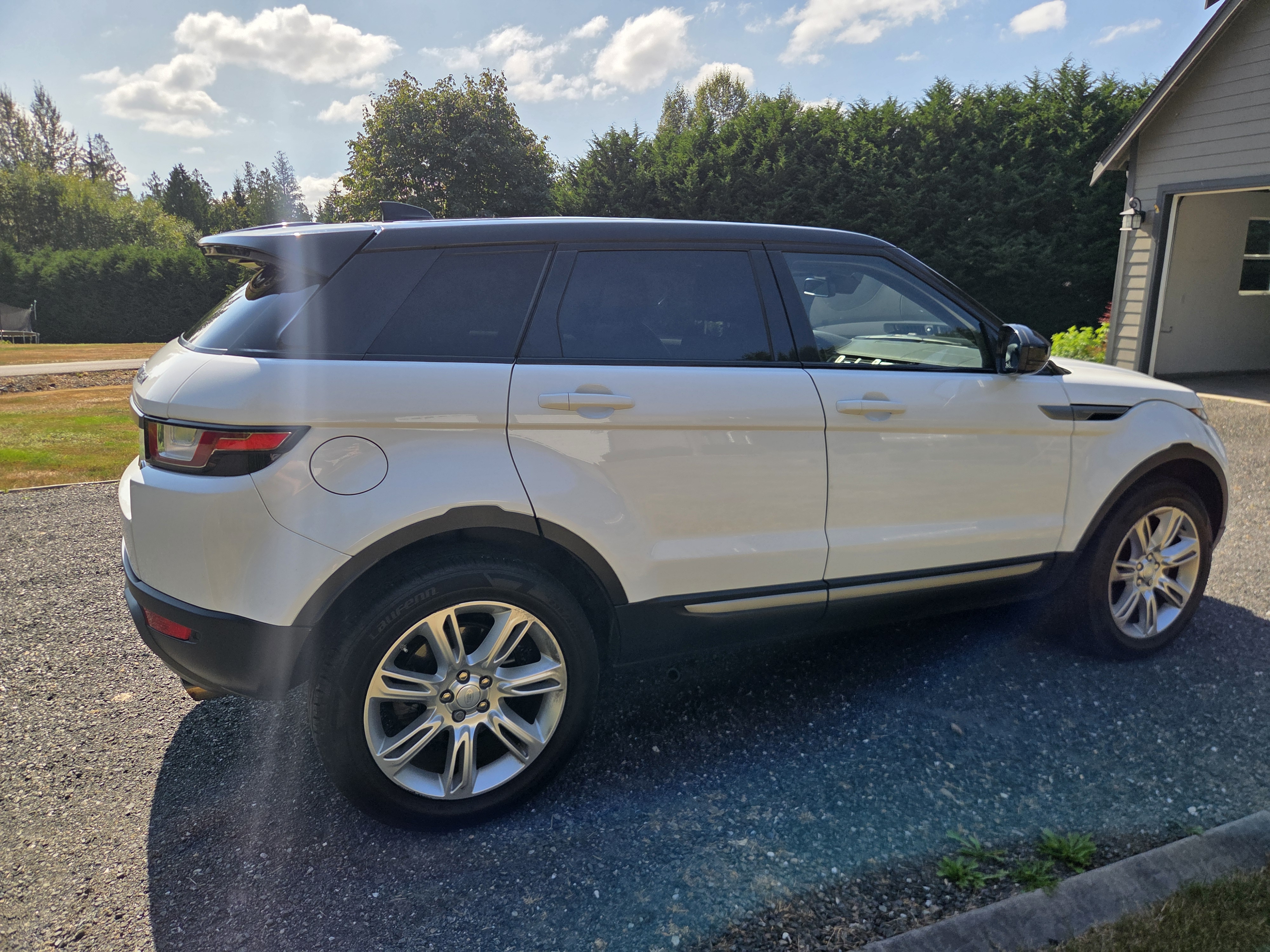 Used 2017 Land Rover Range Rover Evoque SE AWD/4WD image 4