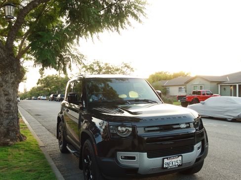 Used 2023 Land Rover Defender 90 SE image 15