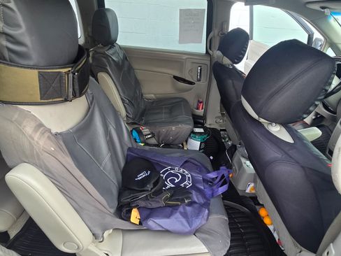 Used 2011 Nissan Quest SL image 10