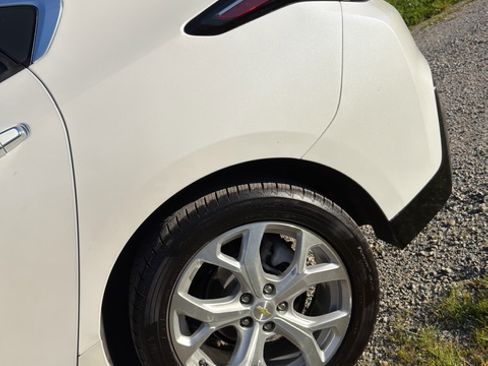 Used 2018 Chevrolet Volt Premier w/ Driver Confidence Package image 14