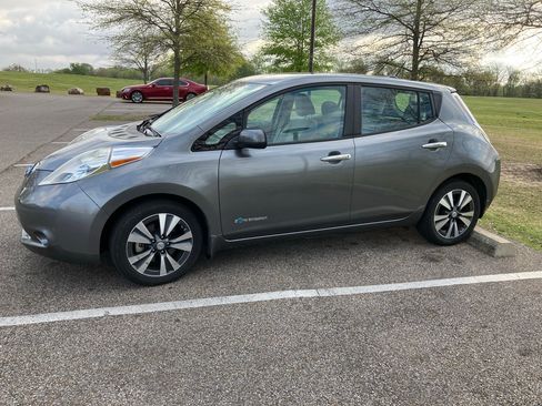 Used 2015 Nissan Leaf SV w/ LED & Quick Charge Package image 5