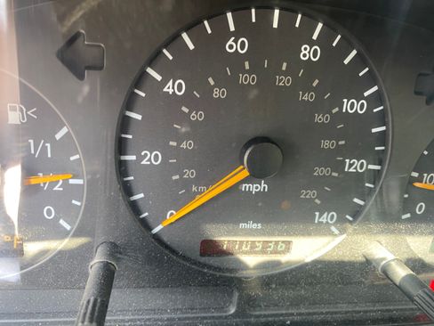 Used 2001 Mercedes-Benz ML 320 4MATIC image 9
