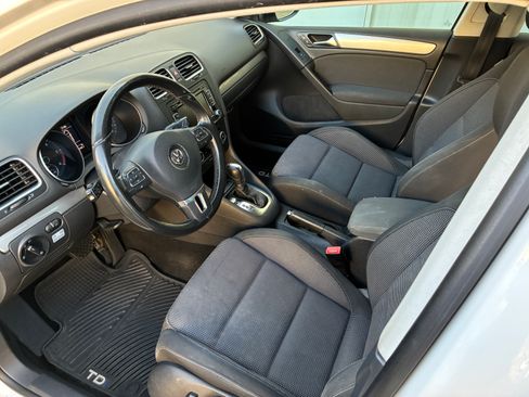 Used 2014 Volkswagen Golf TDI image 11