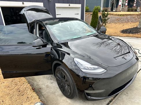 Used 2022 Tesla Model Y Long Range image 6