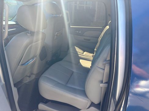 Used 2010 Chevrolet Avalanche LT w/ Luxury Package image 7