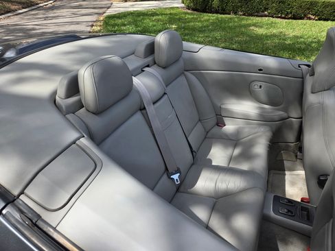 Used 2004 Volvo C70 LT image 11