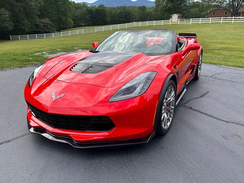 Used 2015 Chevrolet Corvette Z06 w/ 3LZ Preferred Equipment Group RWD image 10