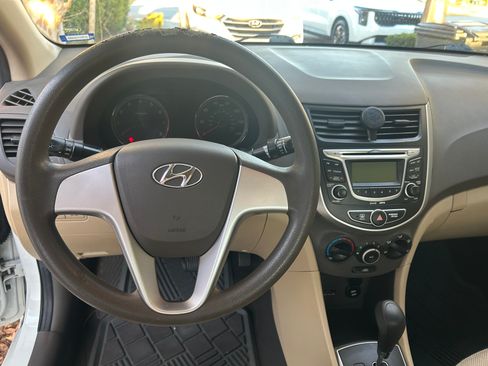 Used 2012 Hyundai Accent GLS image 10