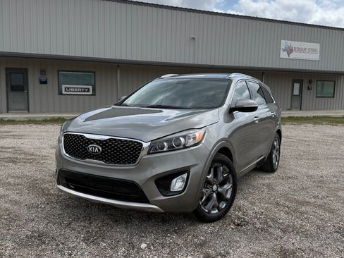 Used 2016 Kia Sorento SX image 2