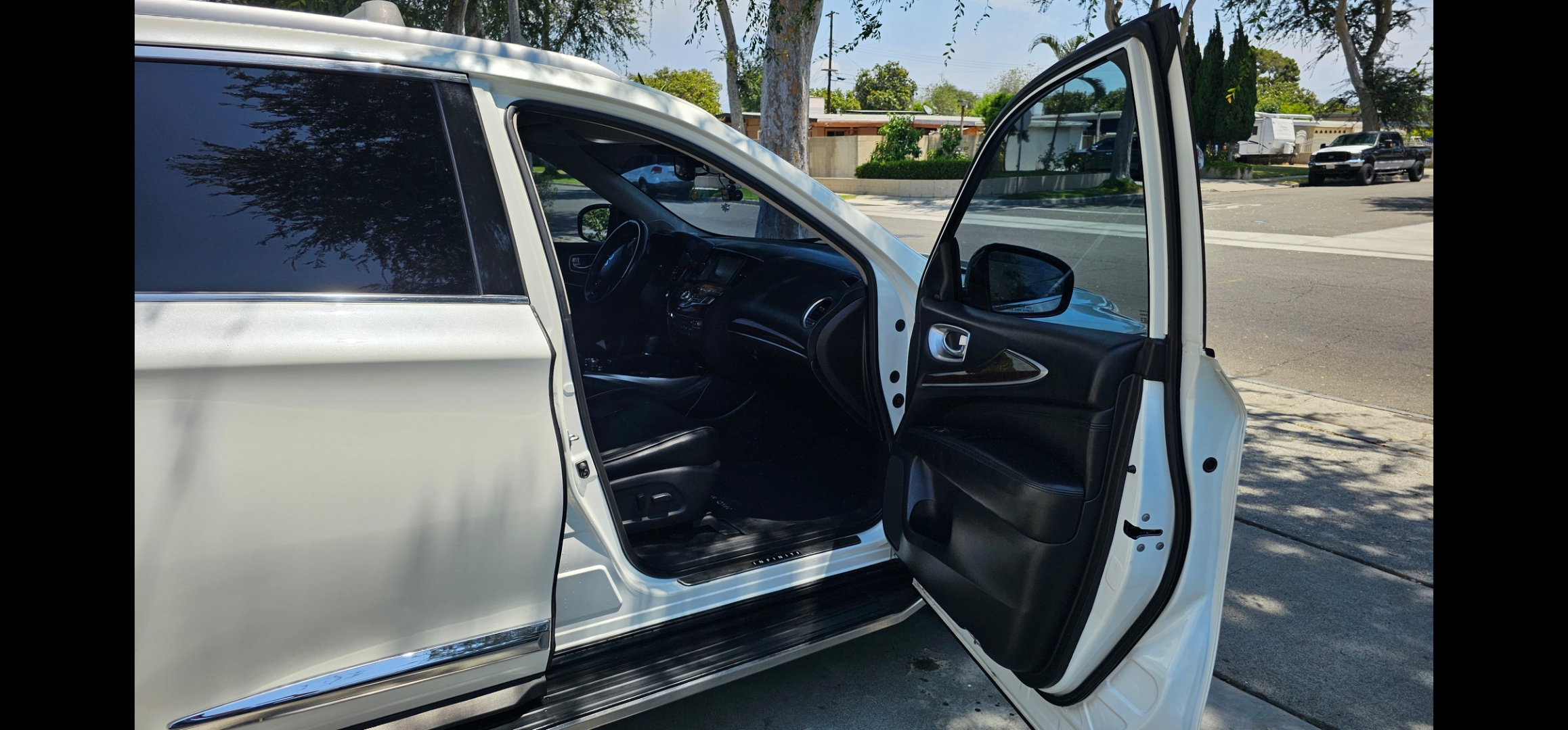 Used 2015 INFINITI QX60 FWD w/ Deluxe Touring Package image 12