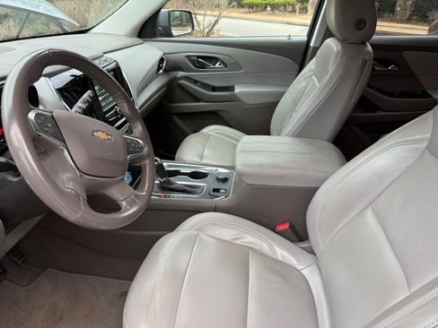 Used 2018 Chevrolet Traverse LT image 13