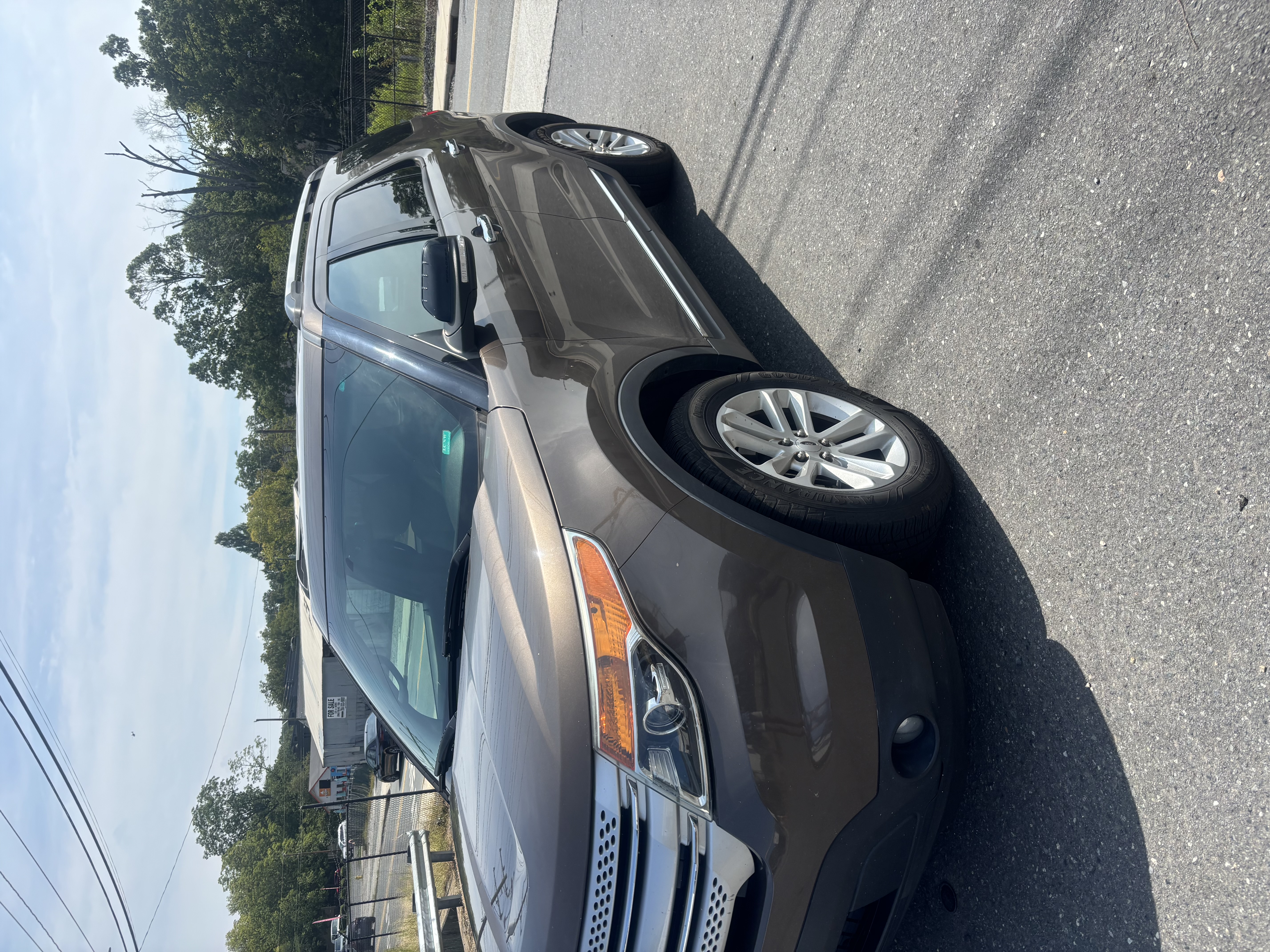 Used 2015 Ford Explorer XLT FWD image 1