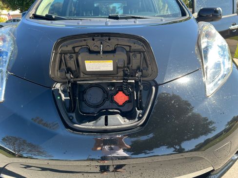 Used 2015 Nissan Leaf SL w/ Premium Package image 14