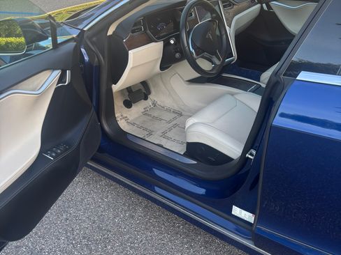 Used 2018 Tesla Model S 100D AWD/4WD image 4