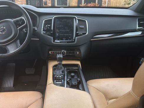 Used 2018 Volvo XC90 T6 Momentum w/ Convenience Package image 6