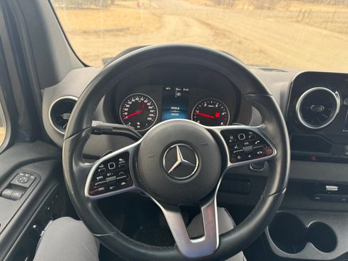 Used 2023 Mercedes-Benz Sprinter 2500 image 10