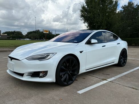 Used 2017 Tesla Model S 75 RWD image 2