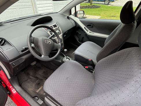 Used 2010 Toyota Yaris 2-Door Hatchback FWD image 10
