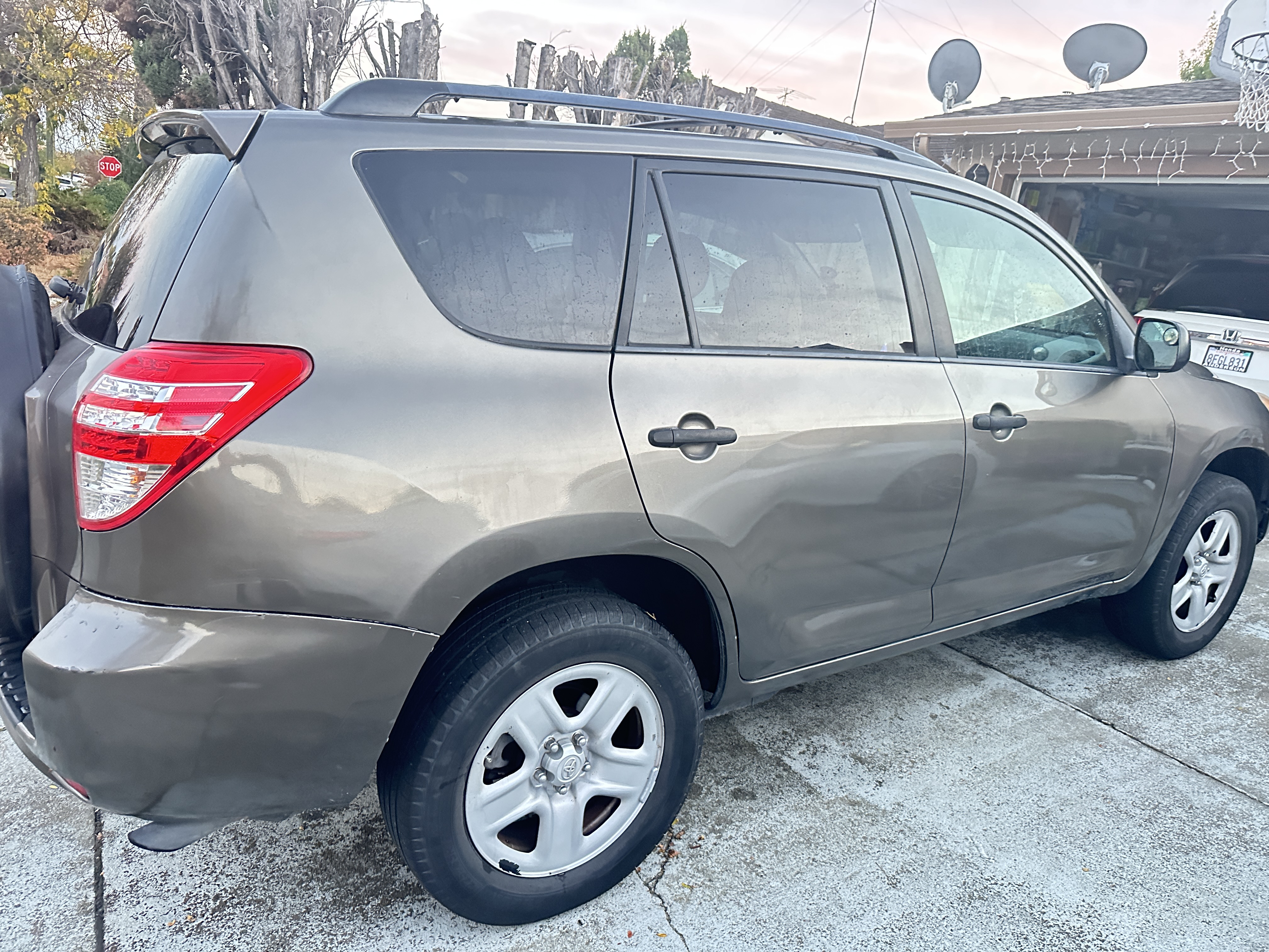 Used 2012 Toyota RAV4 FWD w/ Value Pkg image 4