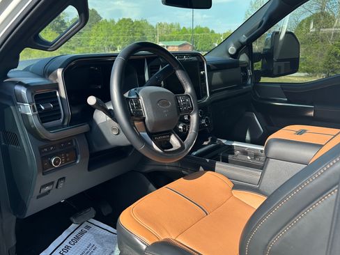 Used 2024 Ford F250 Platinum AWD/4WD image 4