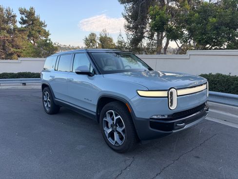 Used 2023 Rivian R1S Adventure AWD/4WD image 1