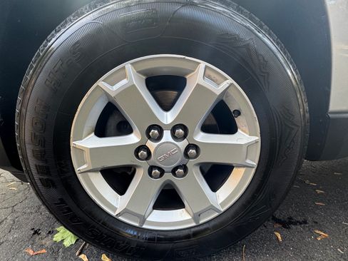 Used 2015 GMC Acadia SLE image 9