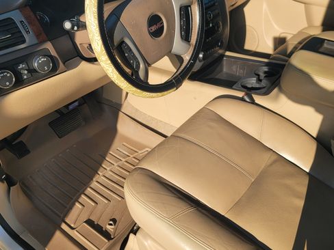 Used 2012 GMC Yukon SLT w/ SLT-2 Equipment Package image 11