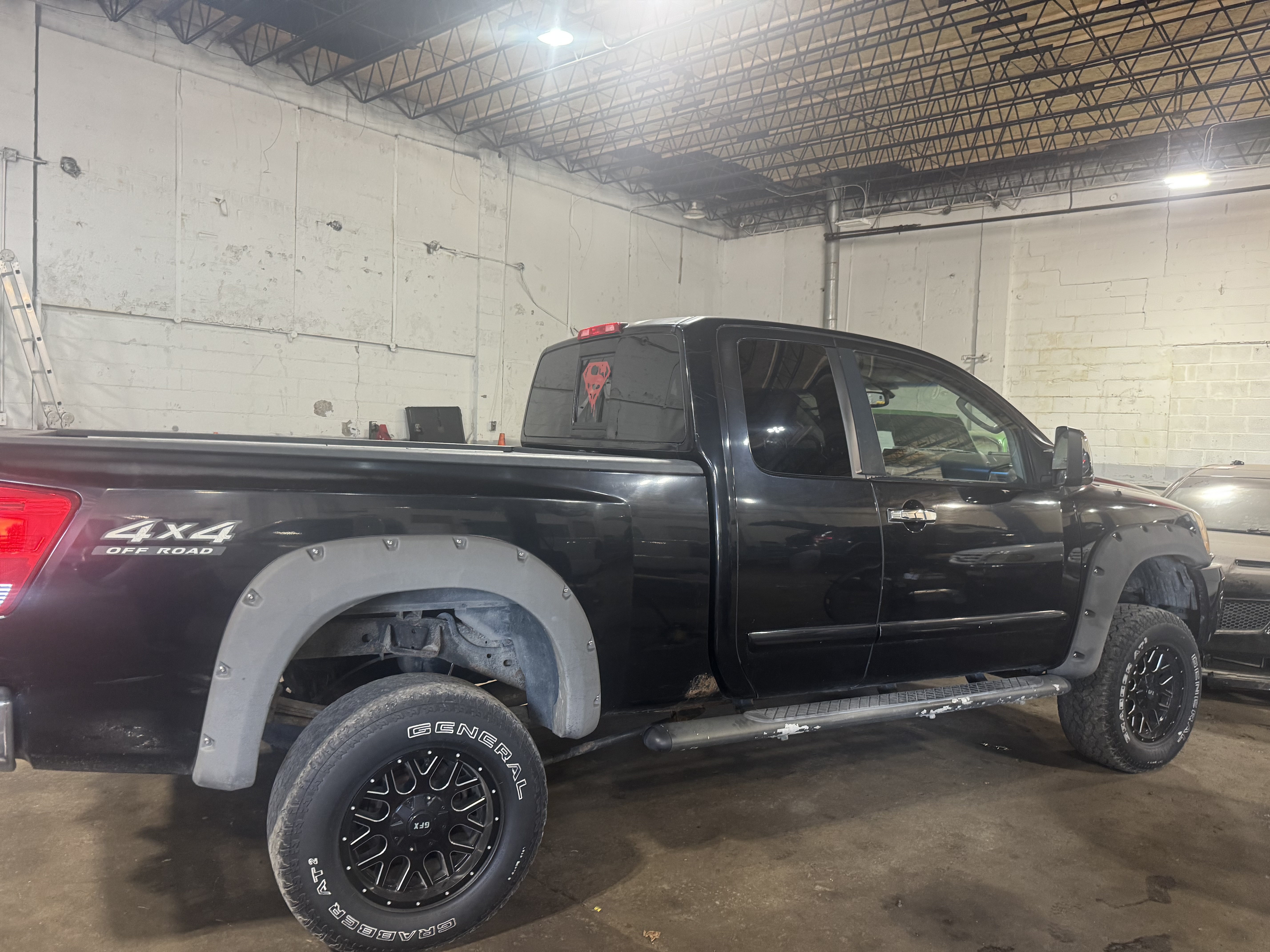 Used 2004 Nissan Titan LE w/ (NAV) Nissan Navigation Pkg AWD/4WD image 9