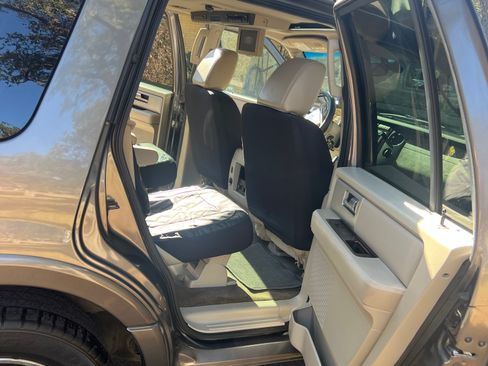 Used 2010 Ford Expedition Limited RWD image 9