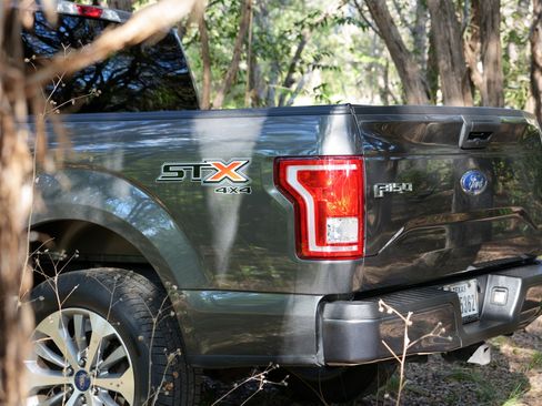 Used 2017 Ford F150 XL w/ Equipment Group 101A Mid AWD/4WD image 22