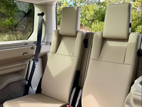 Used 2016 Land Rover LR4 HSE Silver Edition image 14