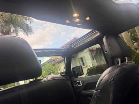 Used 2020 Jeep Wrangler Unlimited Sahara AWD/4WD image 11