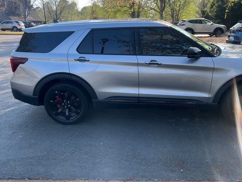 Used 2022 Ford Explorer ST w/ Equipment Group 401A image 6