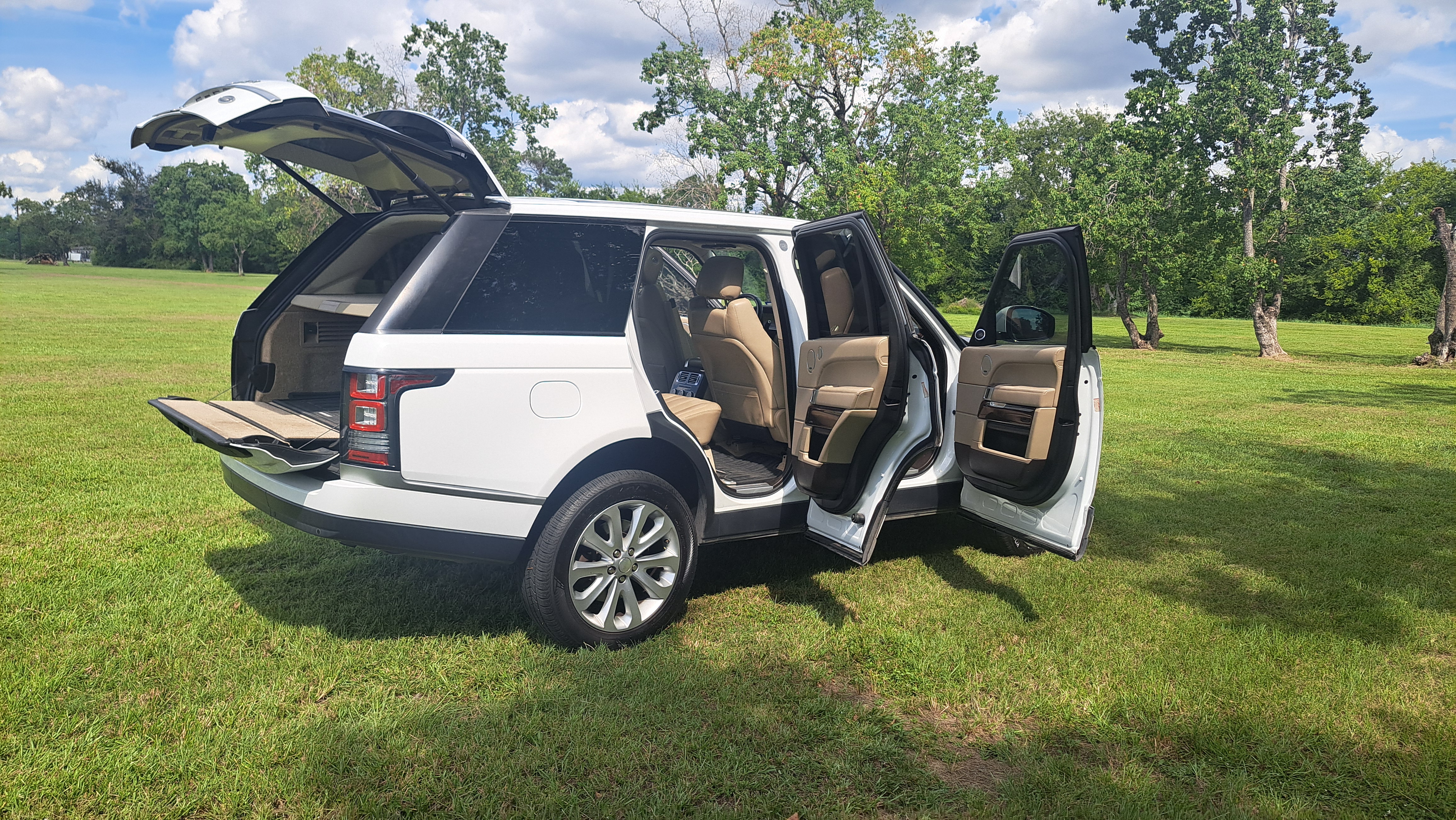 Used 2015 Land Rover Range Rover HSE AWD/4WD image 18