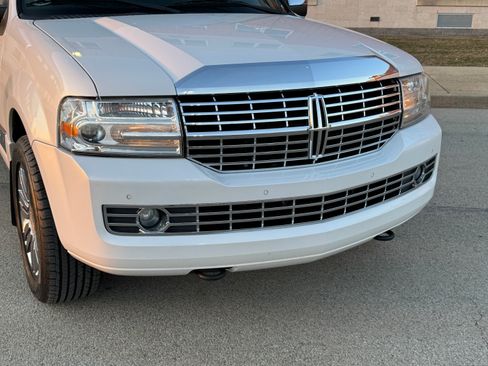 Used 2012 Lincoln Navigator L 4WD image 6