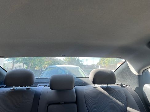 Used 2015 Hyundai Elantra SE FWD image 24