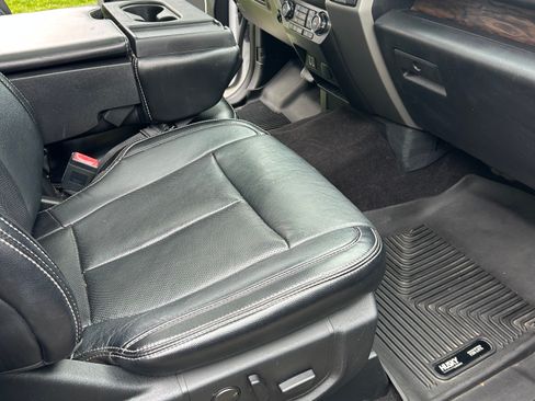 Used 2019 Ford F150 Lariat w/ Equipment Group 501A Mid AWD/4WD image 17