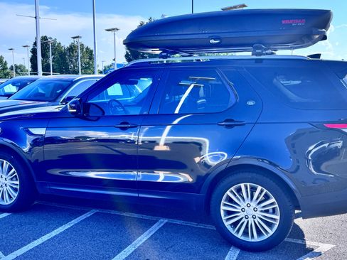 Used 2019 Land Rover Discovery SE image 22