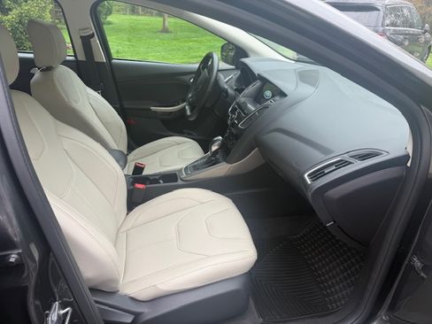 Used 2018 Ford Focus Titanium FWD image 17