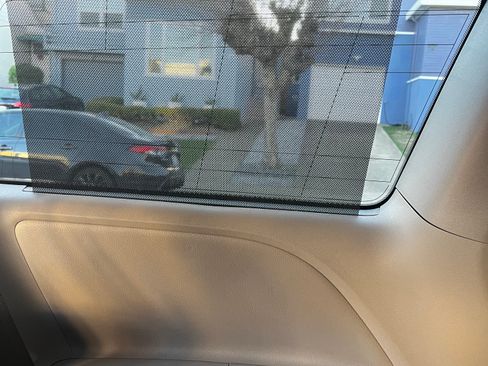 Used 2015 Toyota Sienna LE image 24