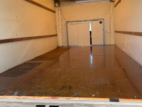 Used 2010 Ford E-350 and Econoline 350 Super Duty RWD image 8