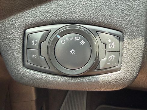 Used 2018 Ford Escape SEL w/ Ford Safe & Smart Package FWD image 19